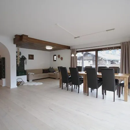 In Mit Grossem Balkon アパート ガルミッシュ・パルテンキルヒェン